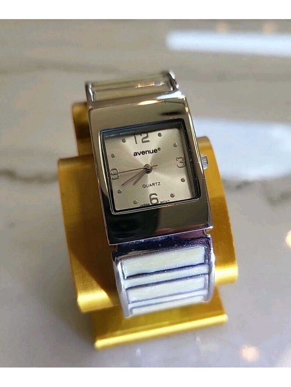 Vtg Avenue Women’s Watch Silver Tone Cuff  Bracelet Watch New Battery Works EUC